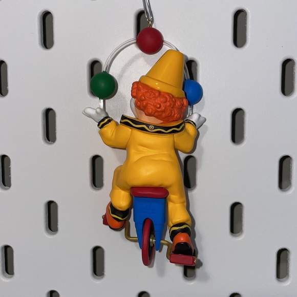 Hallmark Keepsake Ornament - Clownin’ Around - Crayola - 1999 - Picture 4 of 4